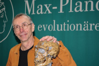 Geneticista sueco ganha Prêmio Nobel de Medicina 40 anos após a conquista do pai