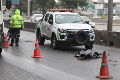 Homem morre após ser atropelado por carro na Avenida Brasil