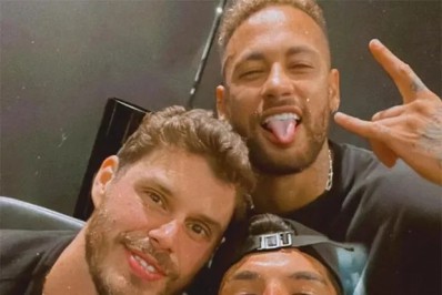 Mais que amigos... Neymar, Medina e Bruninho posam juntos: 'Irmãos'