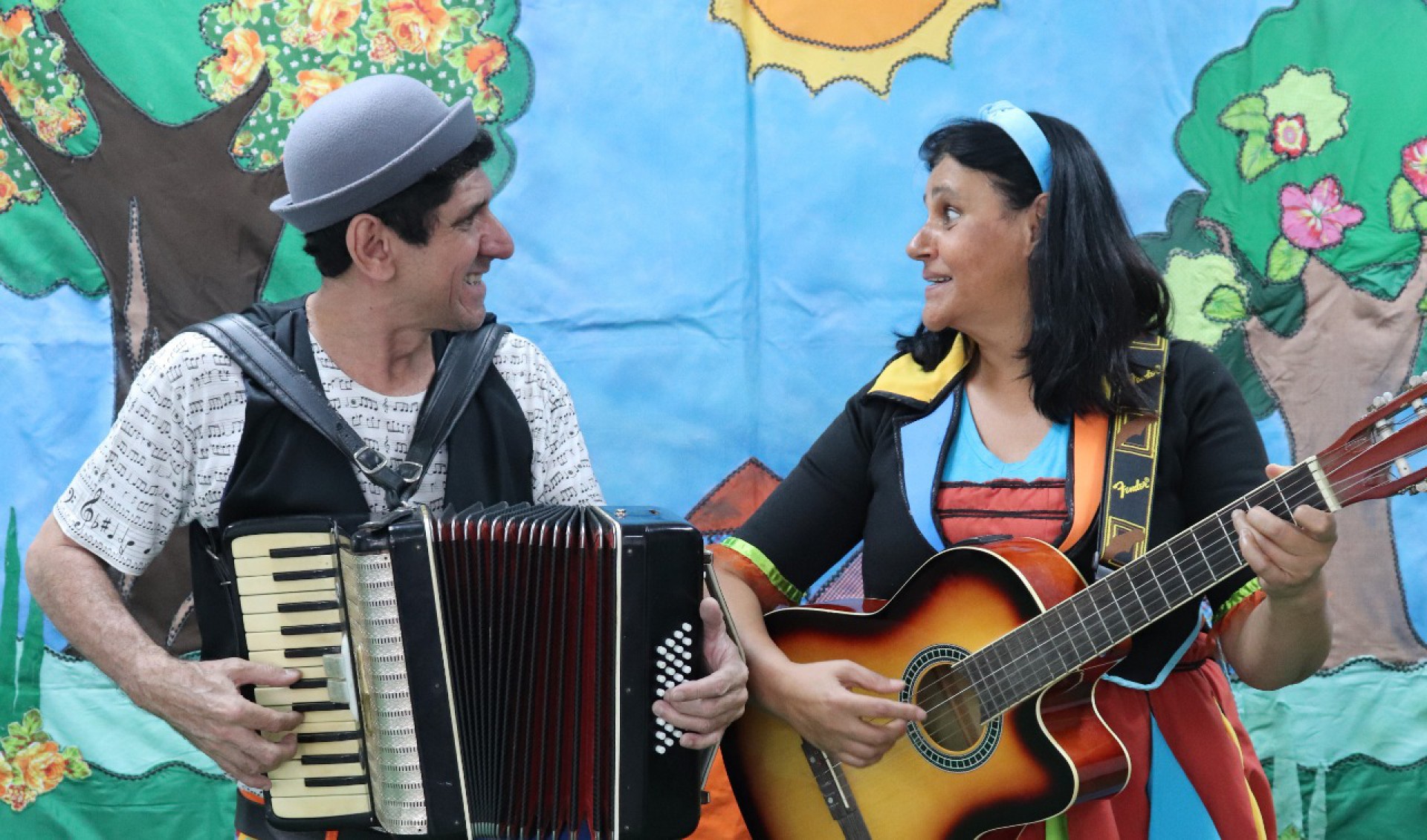 Projeto Caravana da Leitura terá sua abertura oficial nesta terça-feira, a partir das 10h30. Projeto visa democratizar o acesso ao livro e leitura, além de estimular e incentivar crianças de 7 a 12 anos para o contato com autores fluminenses - Divulgação