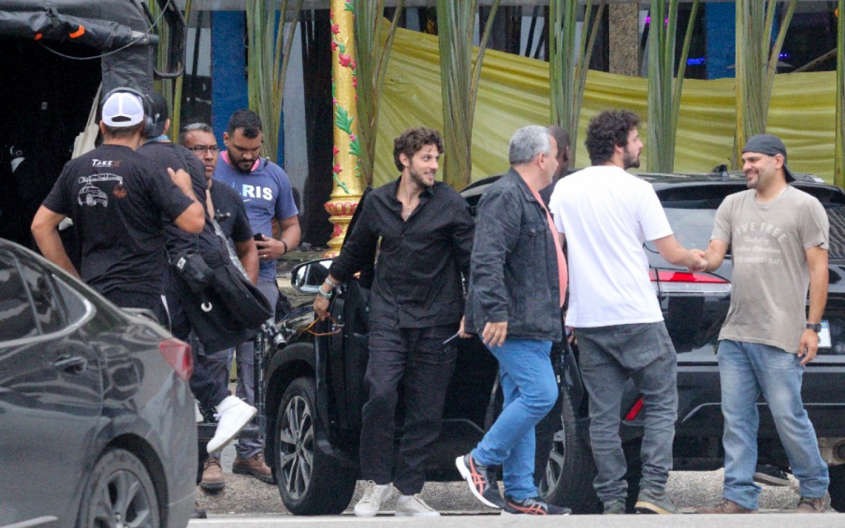 Chay Suede gravou novas cenas de 'Travessia'