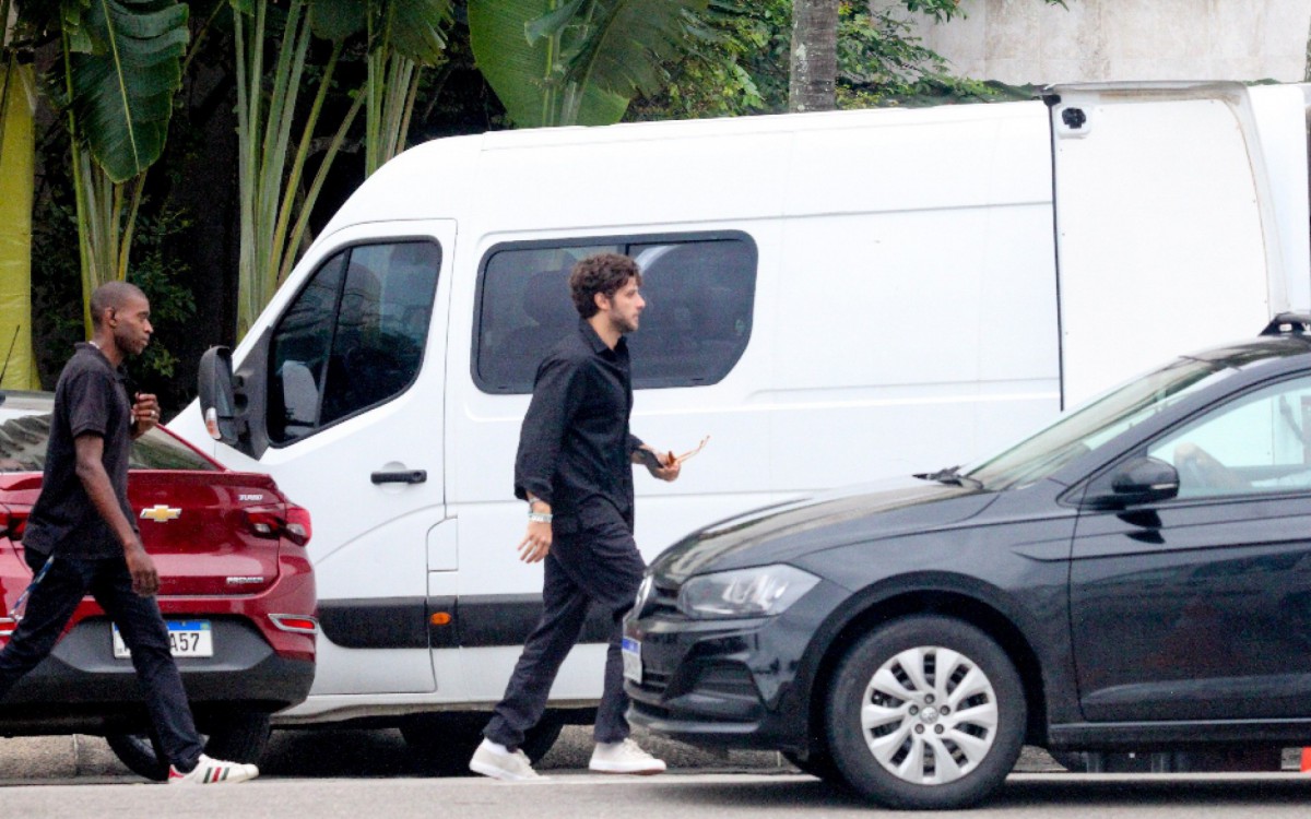 Chay Suede gravou novas cenas de 'Travessia'