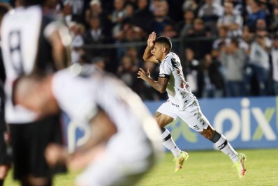 'Valorizar o grupo e agradecer a essa torcida maravilhosa', diz Bruno Tubarão após vitória do Vasco