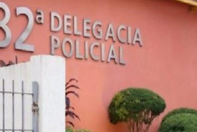 Mulher tem casa invadida e acessórios de ouro roubados