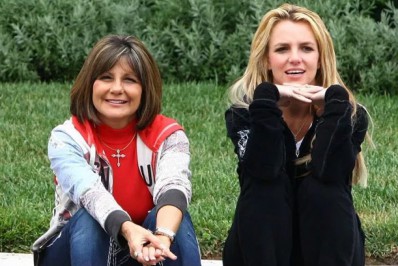 Mãe de Britney Spears pede perdão à filha publicamente e afirma: 'Estou arrependida há anos'