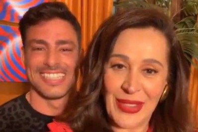 Grávida, Claudia Raia reencontra Cauã Reymond: 'Amor da minha vida'