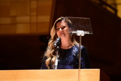 Daiana Garbin se emociona ao falar da filha com câncer em evento de São Paulo