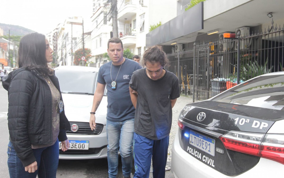 Felipe Thiago Lima Tavares é conduzido para a 10ª DP (Botafogo)