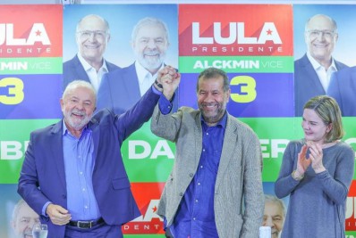 'Estar ao seu lado nesse momento é estar ao lado da democracia', diz Lupi a Lula