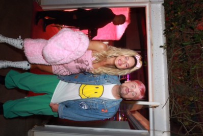 Giovanna Ewbank e Leo Fuchs promovem festão e reúnem famosos