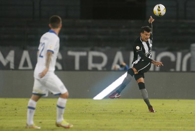 Botafogo encara o Avaí para quebrar tabu contra equipes do Z-4