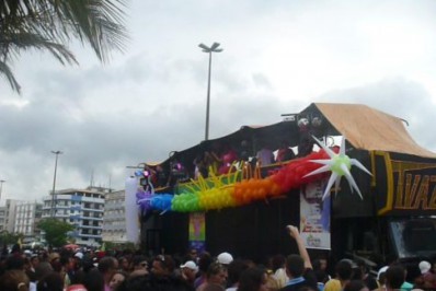 Parada do Orgulho LGBTQIA+ acontece neste domingo (9) em Araruama