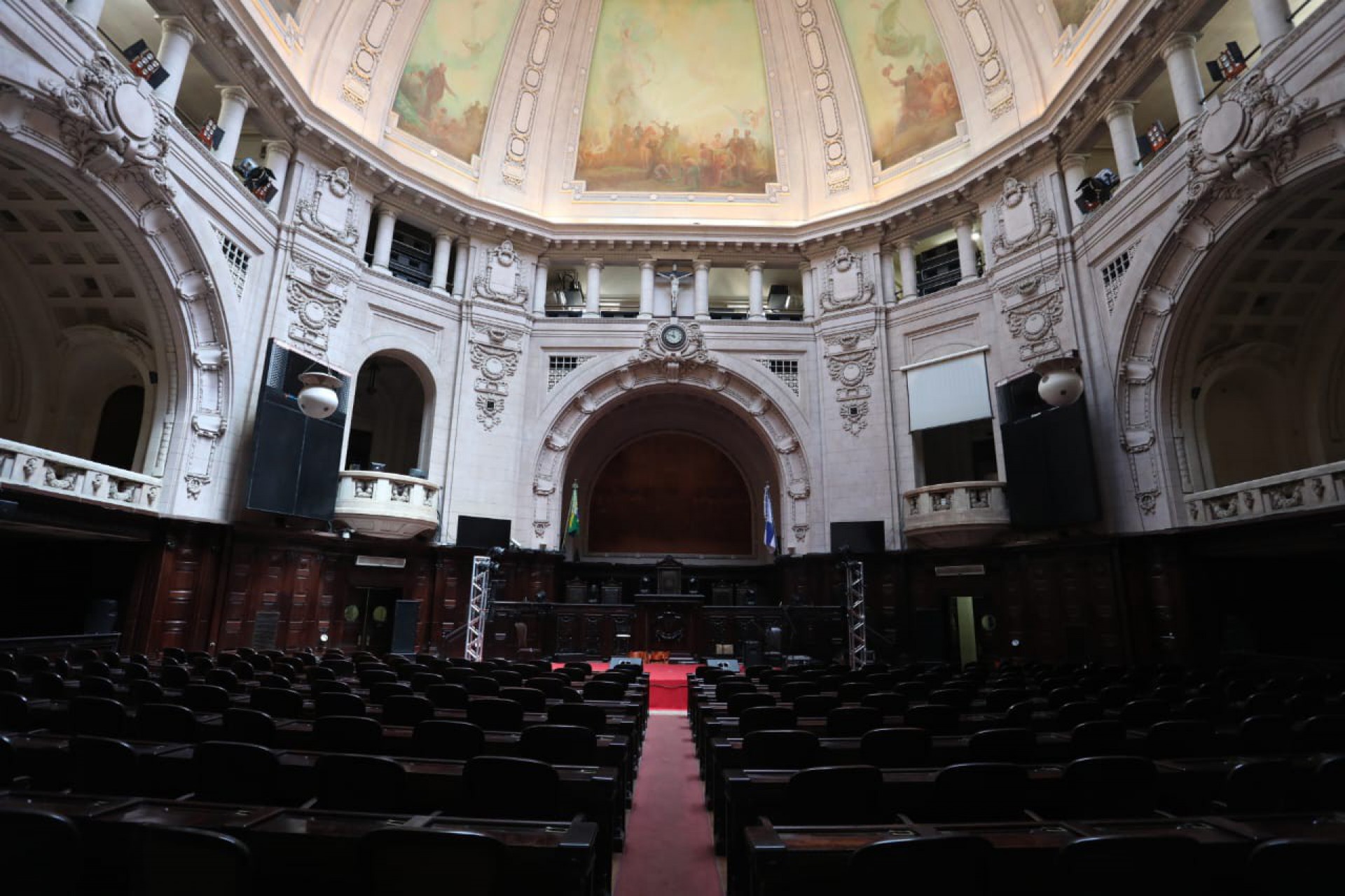 O plenário, onde foi palco de discussões políticas, agora recebe shows  - Pedro Ivo / Agência O DIA