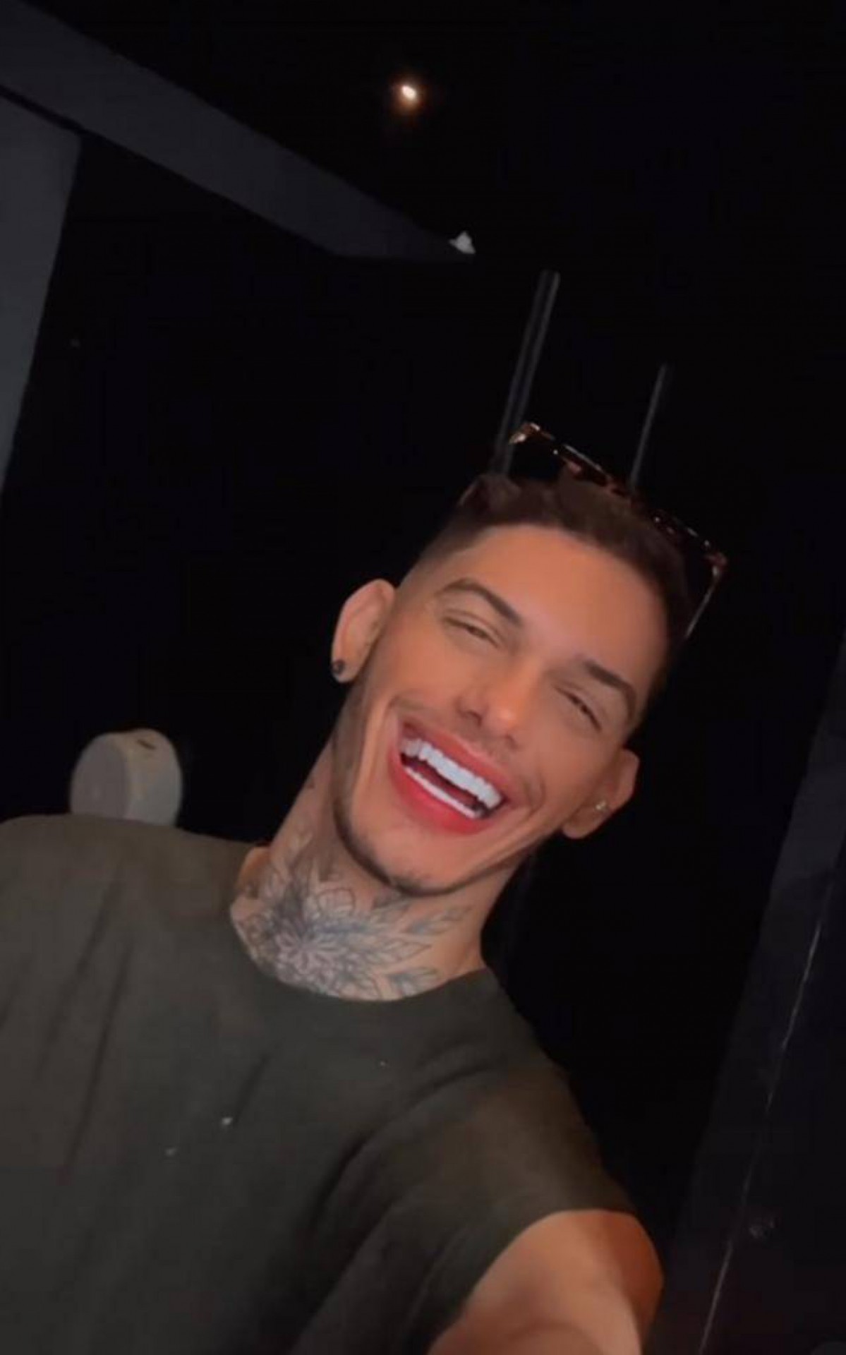 A vítima contratou o serviço de Victor Rodrigues Assunção através de um site de garoto de programa - Rede Social