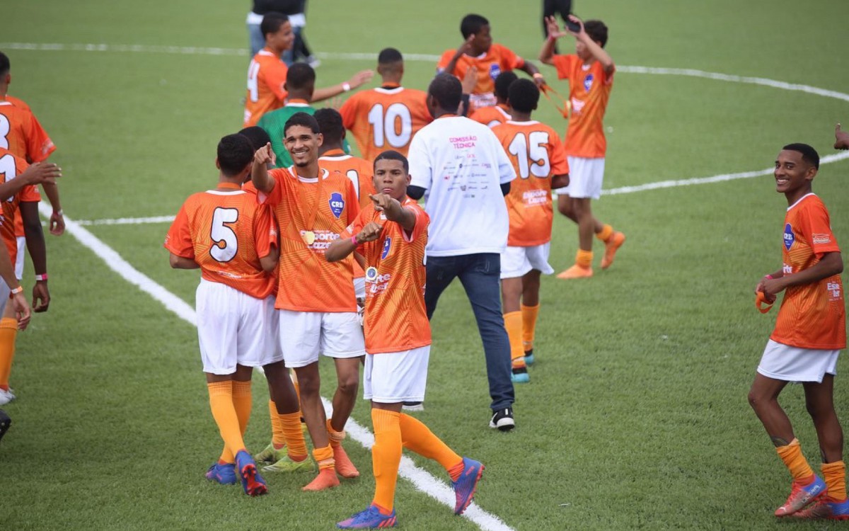 Time CRB Dick, composto por atletas da Vila Ol&iacute;mpica de S&atilde;o Jo&atilde;o de Meriti 