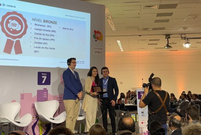 Niterói recebe selo em evento sobre cidades inteligentes em São Paulo