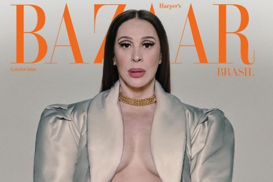 Claudia Raia exibe barriguinha de gravidez em capa de revista