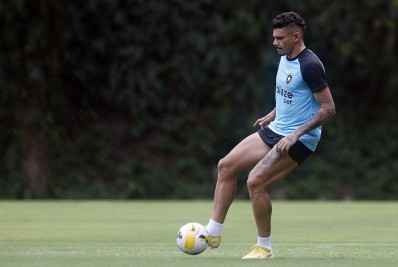 Tiquinho Soares e Luís Henrique treinam separados no Botafogo