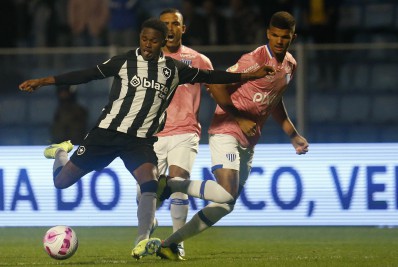 Atacante desfalca o Botafogo no jogo contra o São Paulo