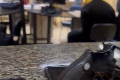 PMs prendem mulher e apreendem menor após assalto a ônibus na Zona Norte