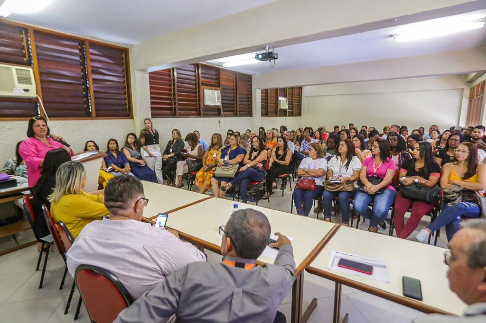 Durante a reuni&atilde;o foram debatidos v&aacute;rios temas, destacando-se o Outubro Rosa - Rafael Barreto / PMBR