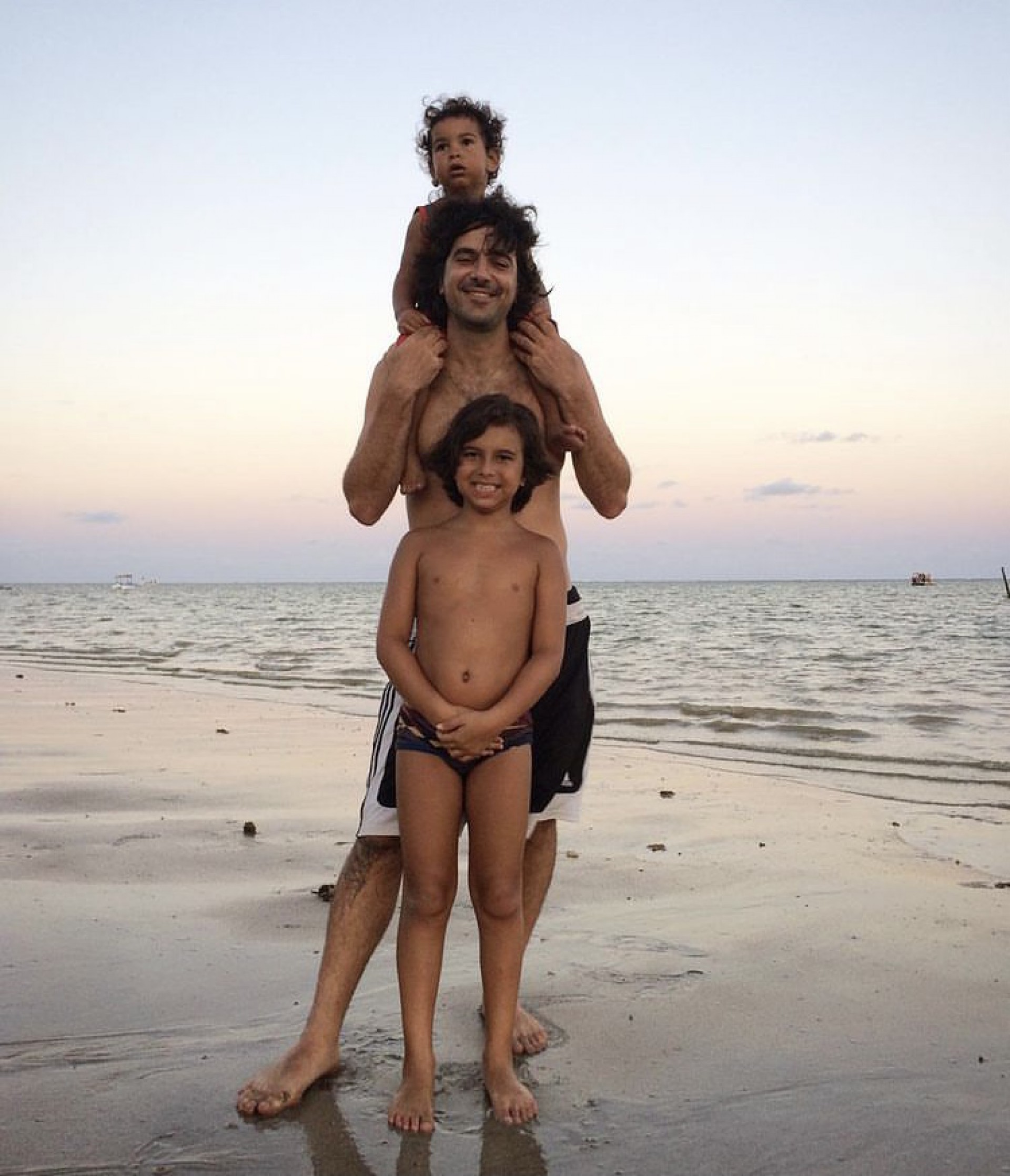 Pablo Baião, marido de Dira Paes e os filhos, Inácio e Martim - Reprodução / Instagram