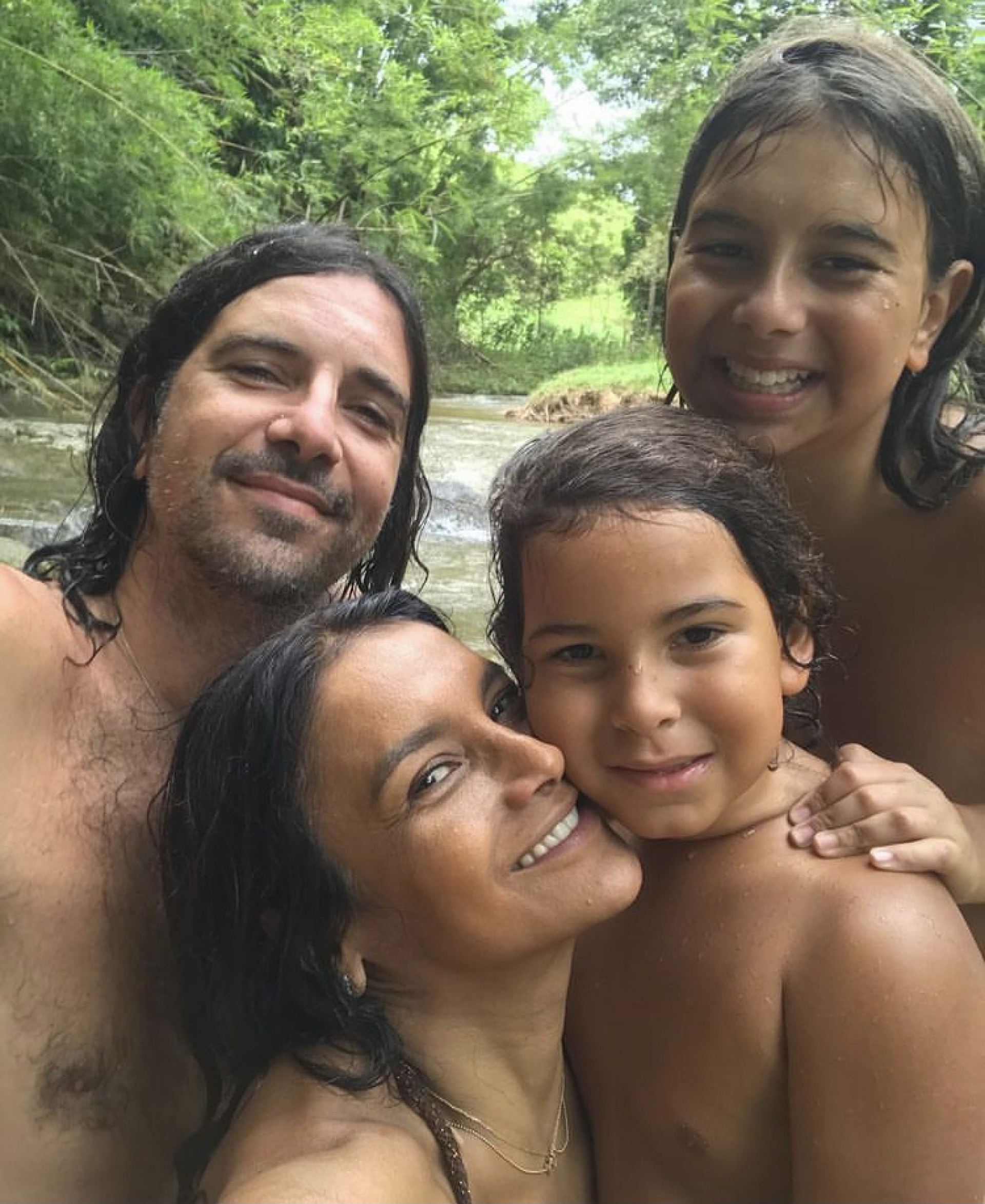 Dira Paes, Pablo Baião e os filhos, Inácio e Martim - Reprodução / Instagram