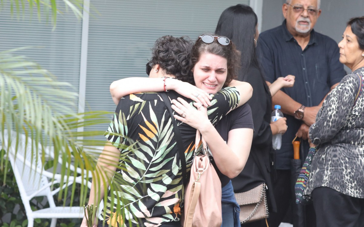 A atriz foi enterrada, nesta sexta-feira, no cemit&eacute;rio Jardim da Saudade, em Sulacap, Zona Oeste do Rio. Sepultamento foi acompanhado por familiares, amigos e colegas de teatro