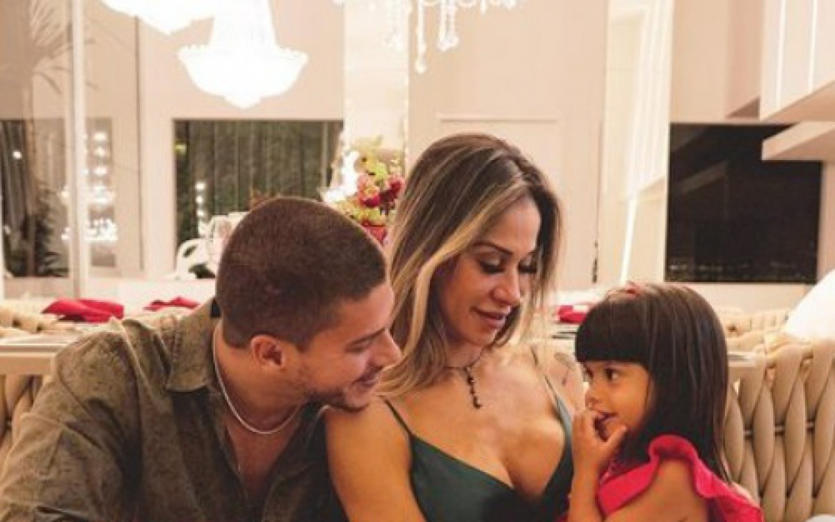 Arthur Aguiar, Ma&iacute;ra Cardi e a filha