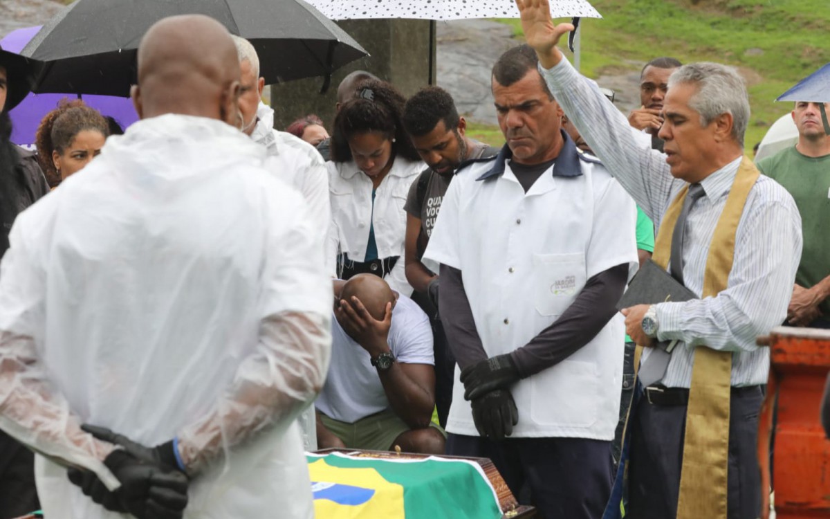 Despedida ao cabo Daniel Belarmino dos Santos contou com celebra&ccedil;&atilde;o religiosa