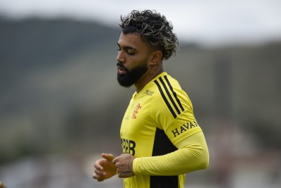 Gabigol deixa 'férias' de lado e pede para jogar último jogo do Flamengo no ano