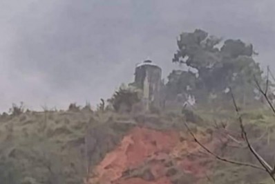 Reservatório de água no bairro do Areal, estourou assustando moradores e interrompeu abastecimento.