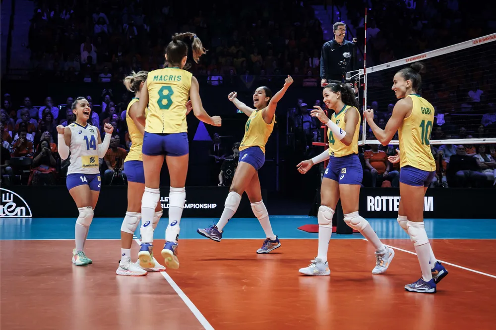 Brasil vence o Japão e está na semifinal do Campeonato Mundial de Vôlei -  AGÊNCIA ESPORTE