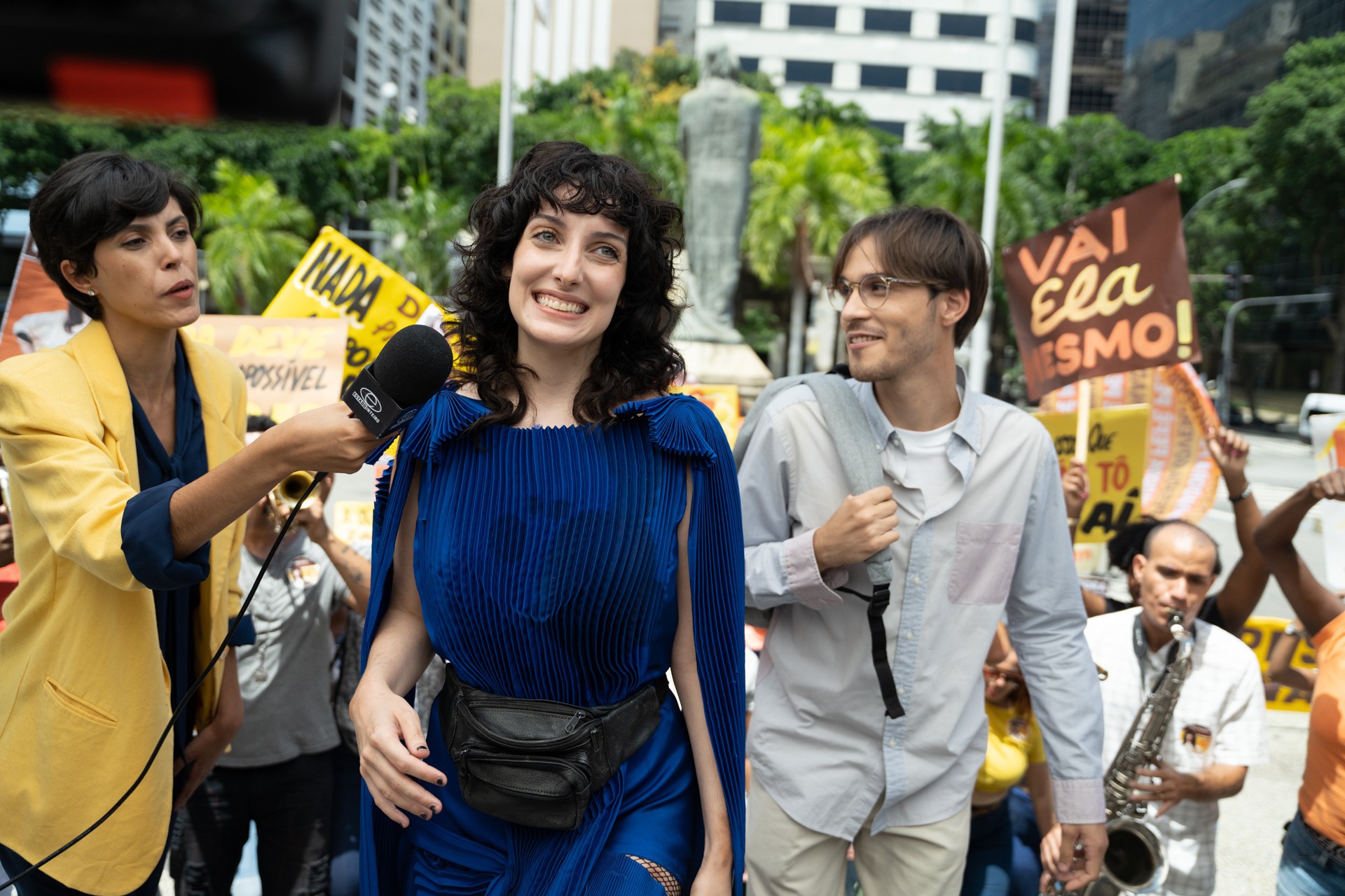 Clarice Falcão vive Fefê, uma influenciadora digital que é eleita governadora do Rio em série - Laura Campanella / Divulgalção