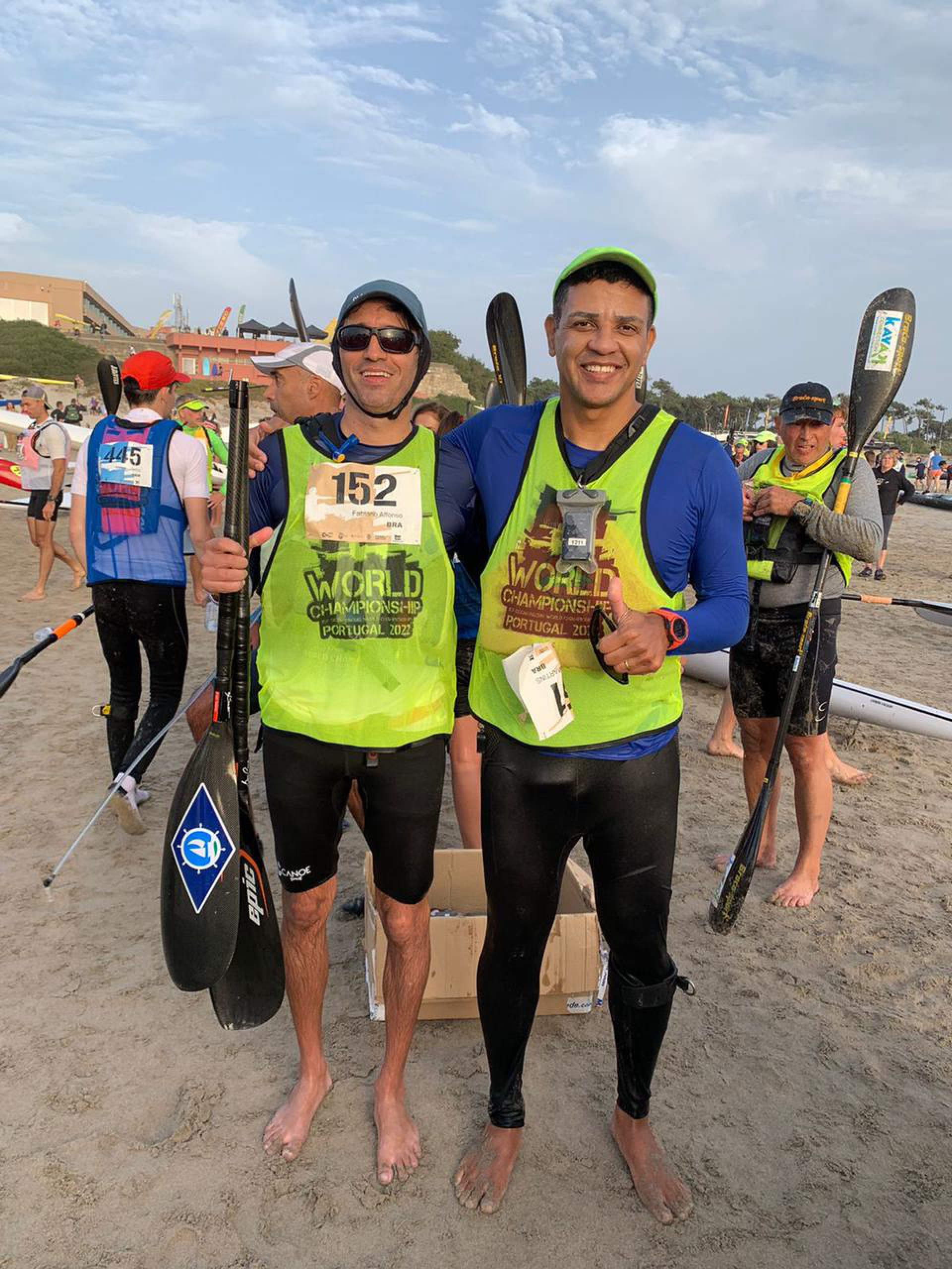 Fabiano Afonso (E) primeiro atleta com defici&ecirc;ncia visual a conquistar medalha de ouro no Mundial de Canoagem Oce&acirc;nica.