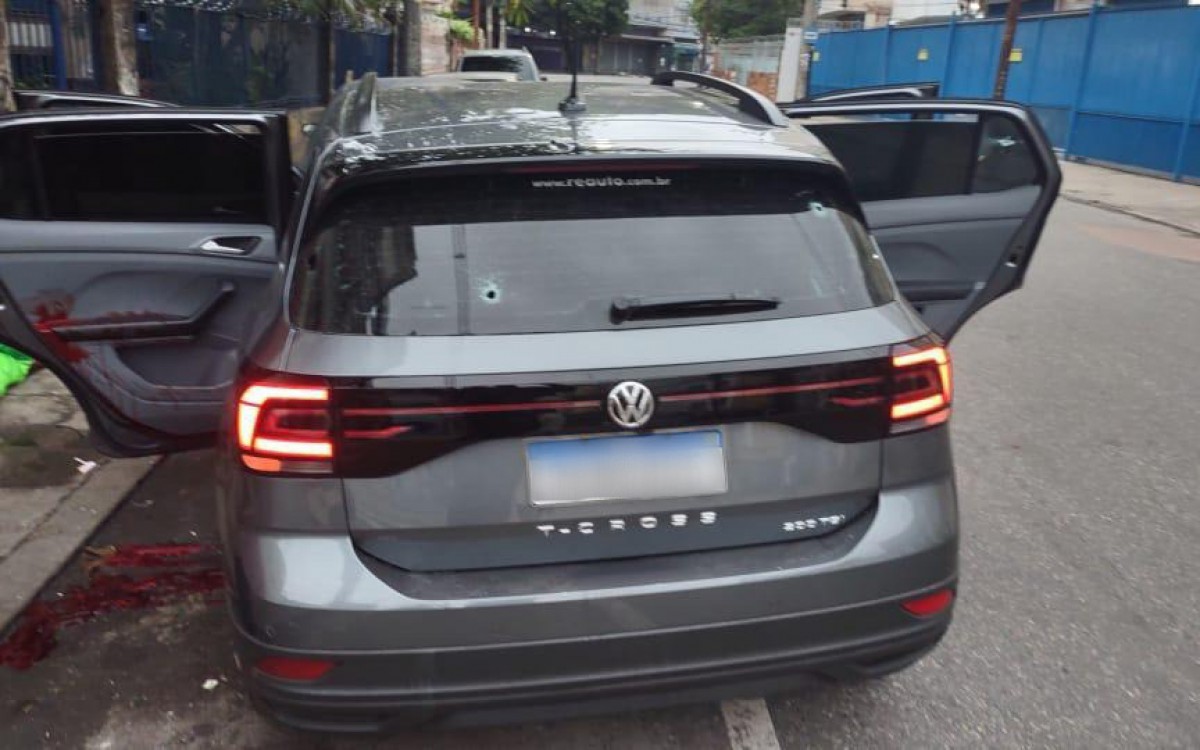 Suspeitos estavam em um ve&iacute;culo clonado quando entraram em confronto com os policiais