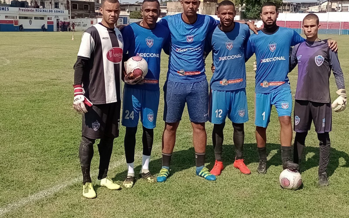 Os cinco goleiros do time foram  treinados, durante toda semana pelo preparador de goleiros Dida. Na foto Ramon (E), Werneck, Dida, Willian, Bruno e  Weslley.