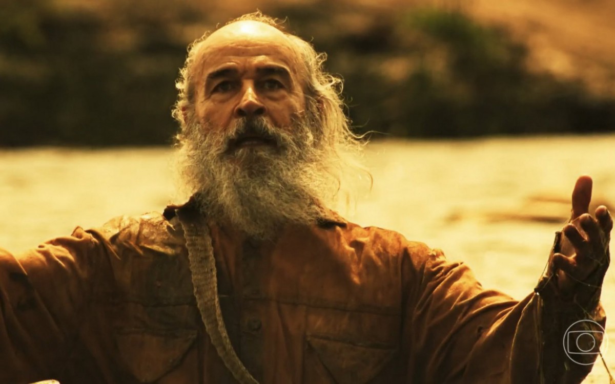 No último capítulo de 'Pantanal', o Velho do Rio (Osmar Prado) afunda e é substituído pelo filho, Zé Leôncio (Marcos Palmeira) - Reprodução/TV Globo