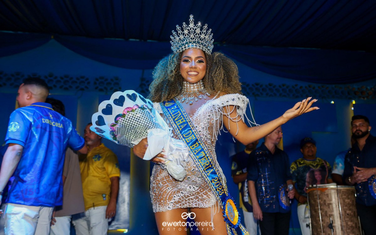 Mayara Lima Coroada Rainha De Bateria Do Para So Do Tuiuti Eterna Passista O Dia Na Folia