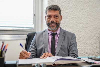 Jari Oliveira assume mandato de deputado após ser empossado na Mesa Diretora da Alerj