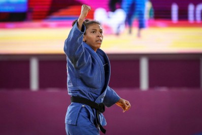 Após dois anos de suspensão, Rafaela Silva é ouro no Mundial de Judô