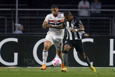'Temos uma estratégia bem montada em todos os jogos', diz Tchê Tchê, do Botafogo