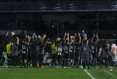 Luís Castro celebra novo cenário do Botafogo após vitória: 'Nós queremos sempre mais'