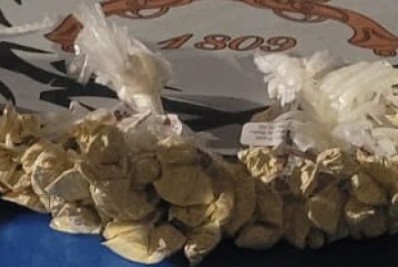 Dois homens são presos com drogas na Avenida Brasil