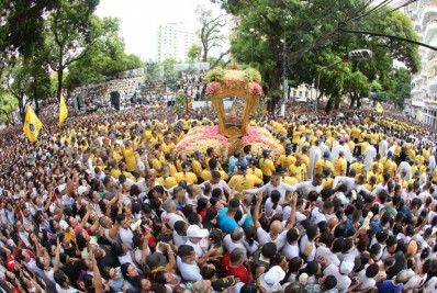Círio de Nazaré reúne mais de dois milhões de fiéis em procissão no Pará 