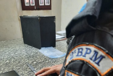 Homem é preso após roubar celular de passageira no metrô