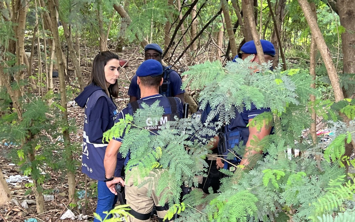 A Subprefeitura de Jacarepaguá, SMAS, Seop, Polícia Militar, Guarda Municipal e Comlurb atuaram no local para que não se instalasse uma comunidade de moradia irregular - Divulgação / Subprefeitura de Jacarepaguá