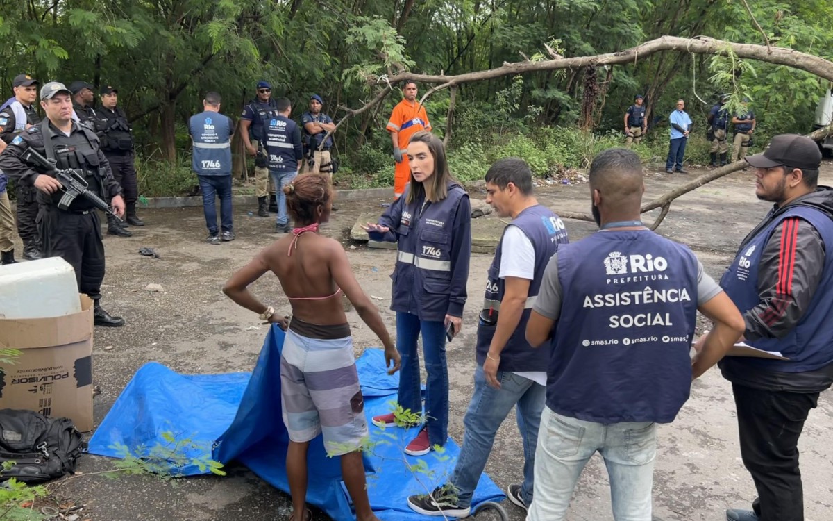 A Subprefeitura de Jacarepaguá, SMAS, Seop, Polícia Militar, Guarda Municipal e Comlurb realizaram ação de desocupação e ordenamento na Avenida Ayrton Senna - Divulgação / Subprefeitura de Jacarepaguá