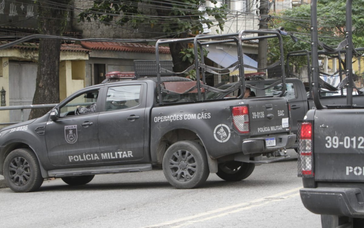 PM atua contra o crime organizado da Cidade de Deus e viaturas est&atilde;o na Rua Edgard Werneck - Marcos Porto/ Ag&ecirc;ncia O Dia