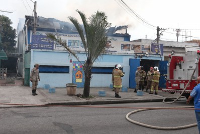 'Hoje, acordei e vi meu filho na cama dele, isso não tem preço', diz mãe de aluno de escola atingida por incêndio